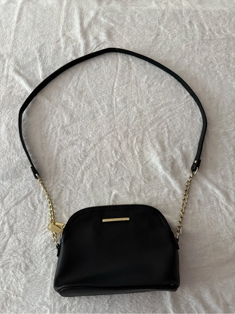 Steve Madden Black Crossbody Bag With Gold  Chain Accents